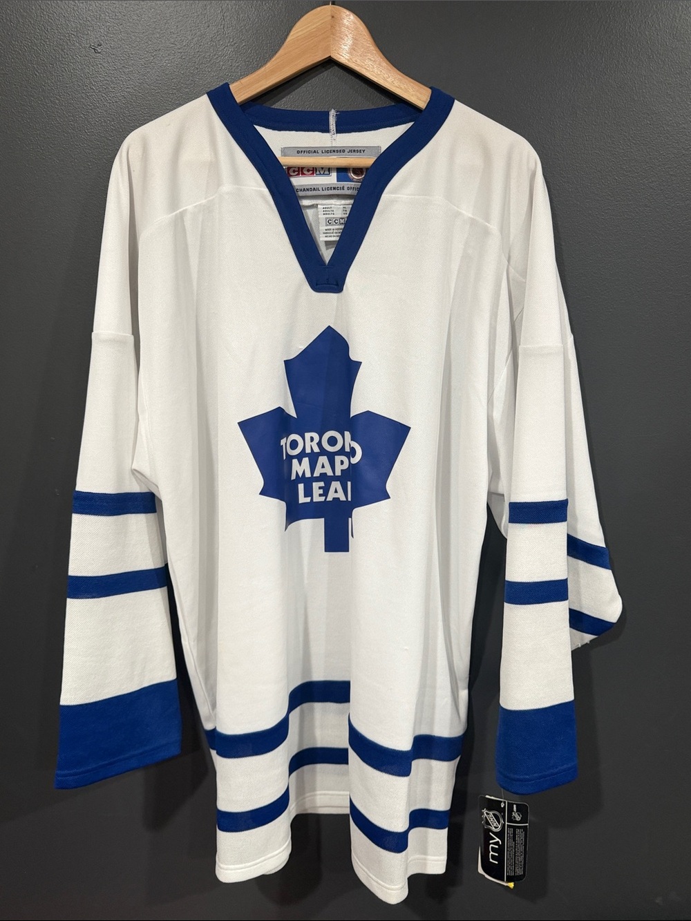 CCM Jersey with Toronto Maple Leafs XL